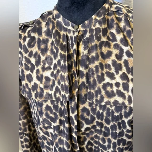 Ann Taylor Animal Print Blouse Roll Tab Sleeve Button Up Shirt Top Size 10P - Picture 5 of 11
